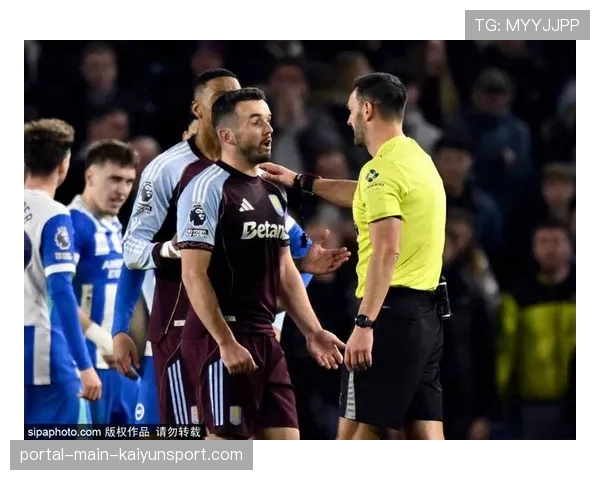 VAR长时间介入，复核布莱顿进球前是否存在防守方手球